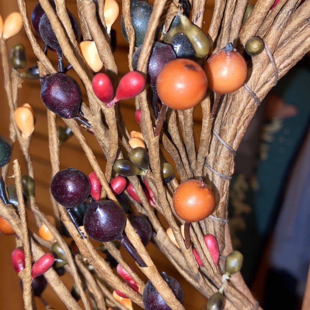 PRETTY BERRY CANDLE RING! - Picture 3 of 3